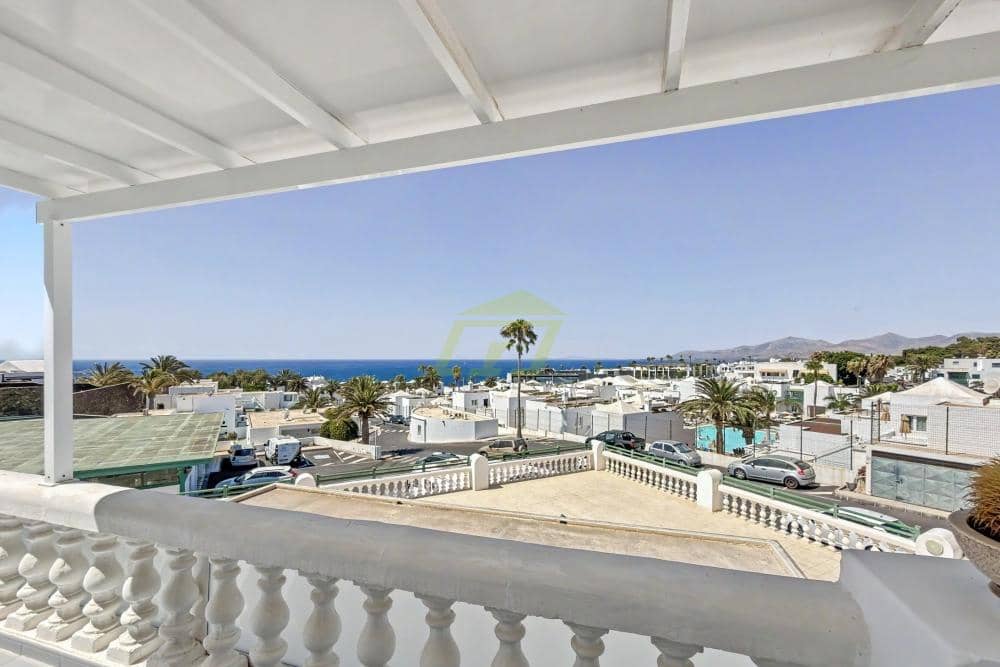 1 bedroom Apartment for sale in Puerto del Carmen with pool - € 249,000 (Ref: 10008250)