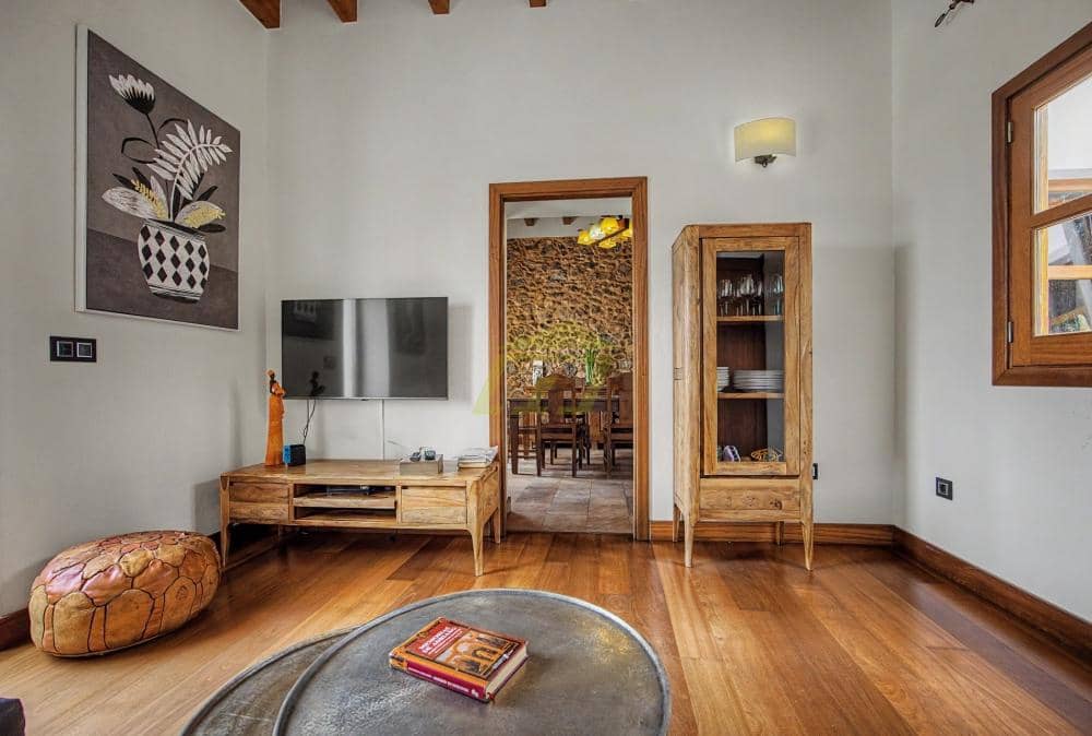 3 quarto Moradia para venda em Tinajo com garagem - 580 000 € (Ref: 10010232)