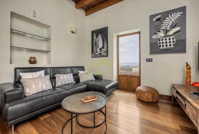 3 quarto Moradia para venda em Tinajo com garagem - 580 000 € (Ref: 10010232)