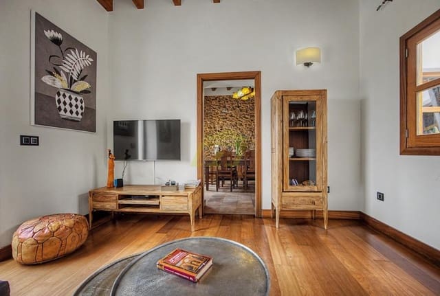 3 quarto Moradia para venda em Tinajo com garagem - 580 000 € (Ref: 10010232)
