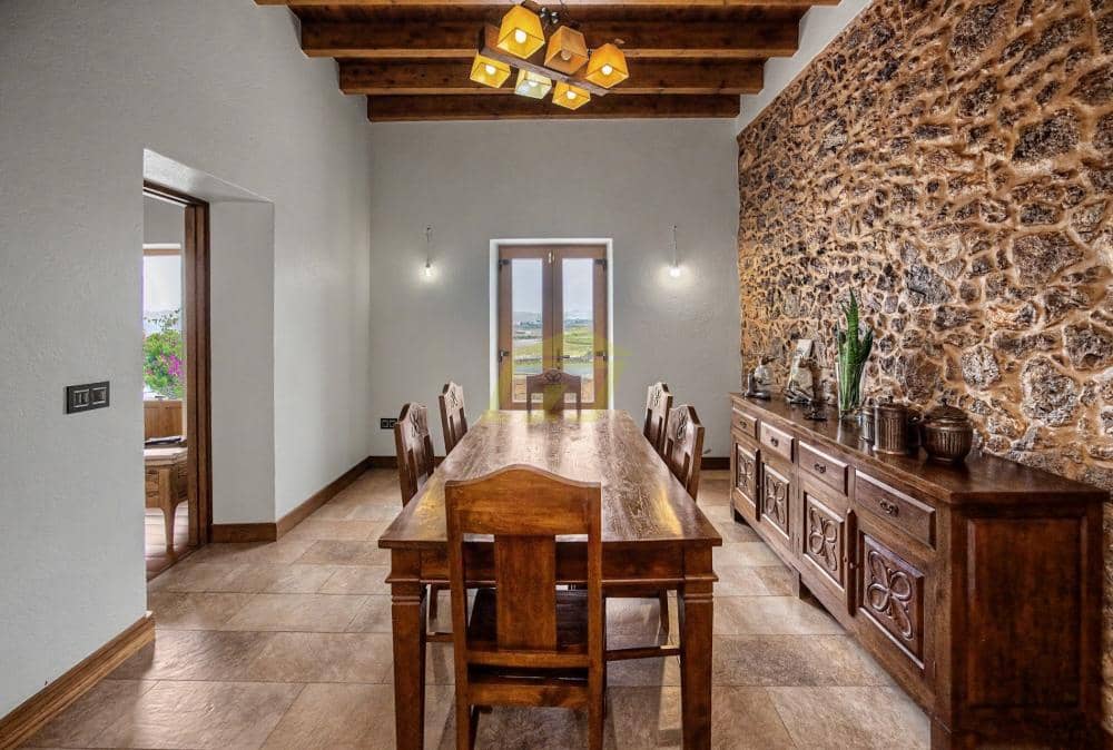 3 quarto Moradia para venda em Tinajo com garagem - 580 000 € (Ref: 10010232)