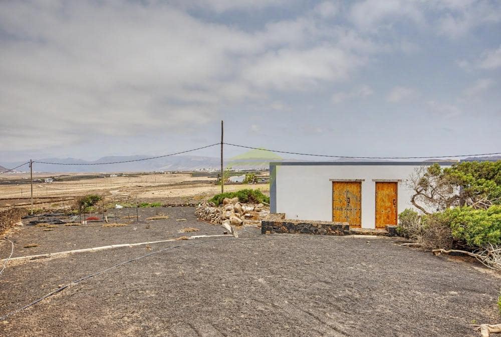 3 quarto Moradia para venda em Tinajo com garagem - 580 000 € (Ref: 10010232)