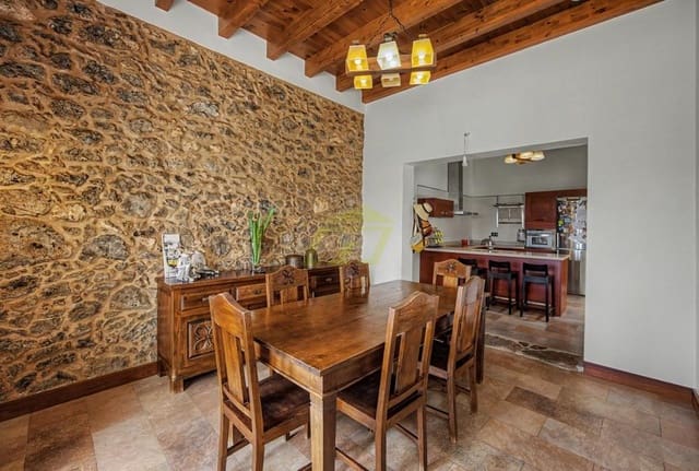 3 quarto Moradia para venda em Tinajo com garagem - 580 000 € (Ref: 10010232)