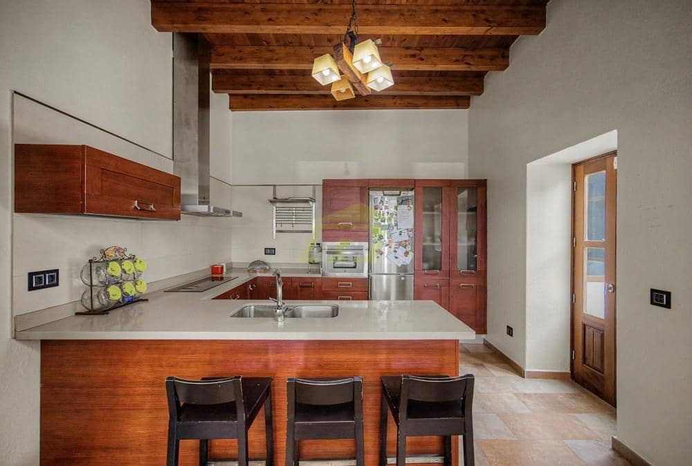 3 quarto Moradia para venda em Tinajo com garagem - 580 000 € (Ref: 10010232)
