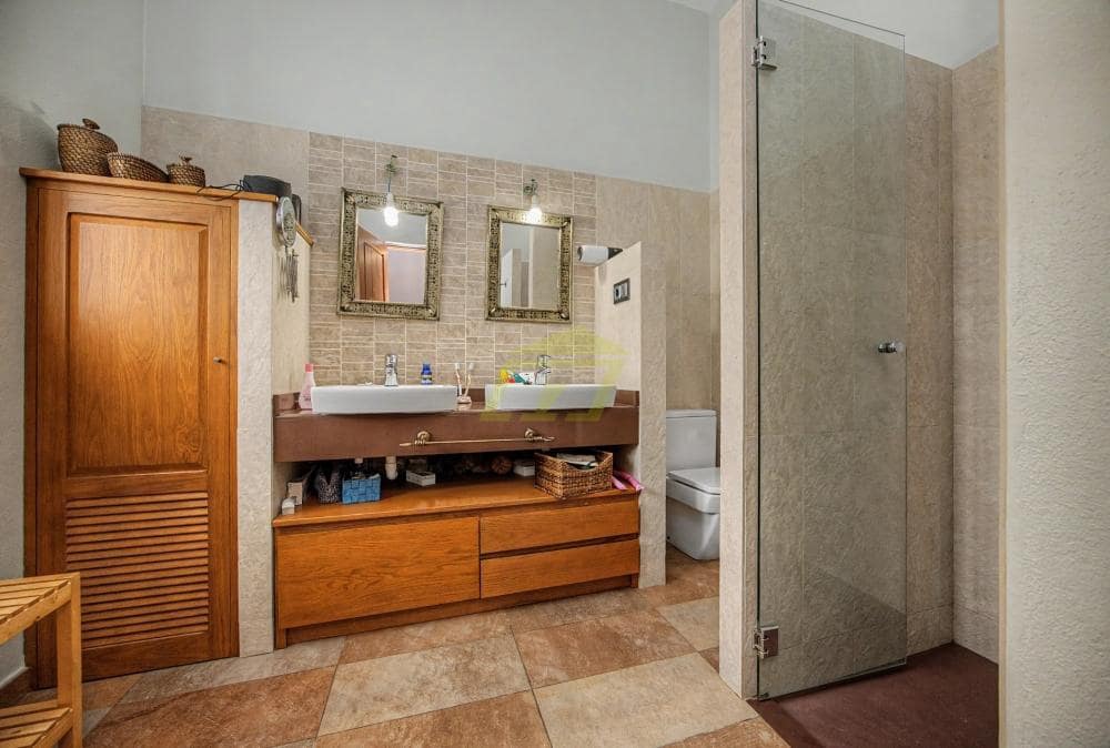 3 quarto Moradia para venda em Tinajo com garagem - 580 000 € (Ref: 10010232)