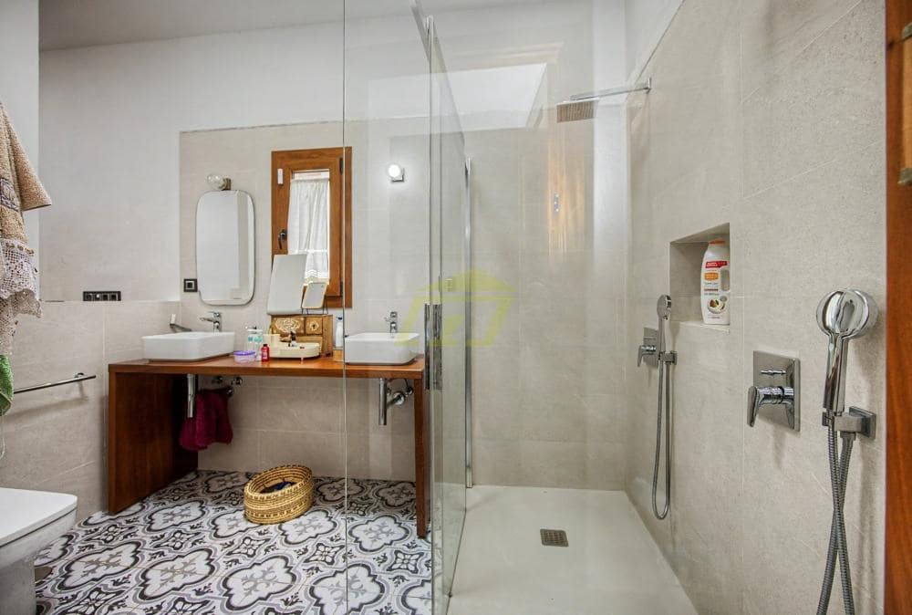 3 quarto Moradia para venda em Tinajo com garagem - 580 000 € (Ref: 10010232)