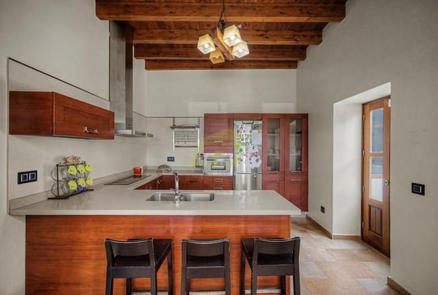 3 quarto Moradia para venda em Tinajo com garagem - 580 000 € (Ref: 10010232)