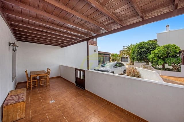 2 makuuhuone Huvila myytävänä paikassa Costa Teguise, Teguise mukana uima-altaan 
autotalli - 350 000 € (Ref: 10020101)