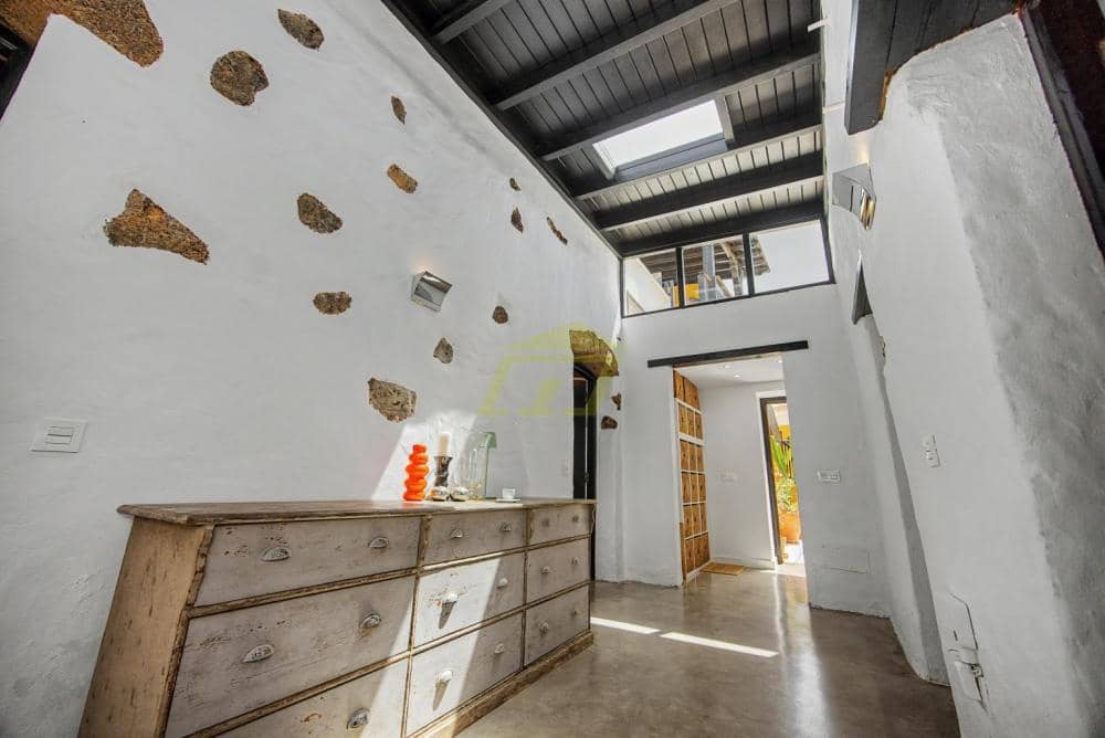 3 makuuhuone Huvila myytävänä paikassa Haria - 550 000 € (Ref: 10020102)