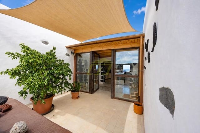 3 chambre Villa/Maison à vendre à El Cuchillo, Tinajo avec garage - 980 000 € (Ref: 10031414)