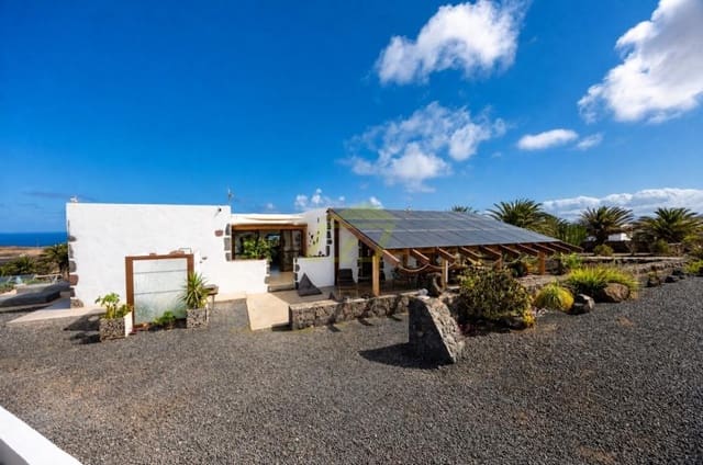 3 chambre Villa/Maison à vendre à El Cuchillo, Tinajo avec garage - 980 000 € (Ref: 10031414)