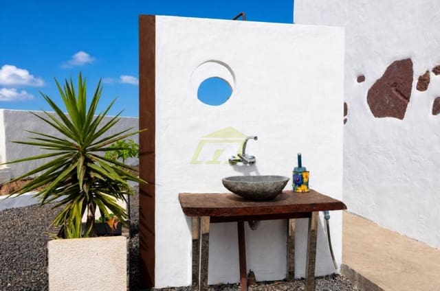 3 chambre Villa/Maison à vendre à El Cuchillo, Tinajo avec garage - 980 000 € (Ref: 10031414)
