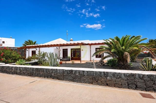 2 chambre Villa/Maison à vendre à Playa Blanca, Yaiza avec piscine garage - 325 000 € (Ref: 10034848)