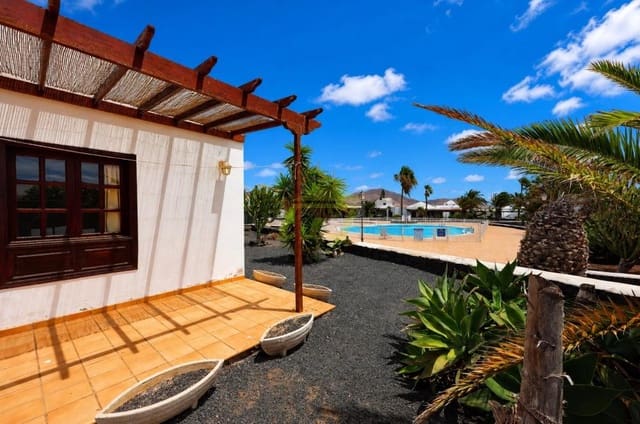 2 chambre Villa/Maison à vendre à Playa Blanca, Yaiza avec piscine garage - 325 000 € (Ref: 10034848)