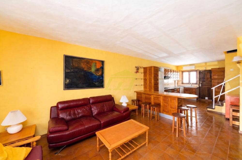 3 soverom Villa til salgs i Puerto del Carmen med garasje - € 385 000 (Ref: 10034849)