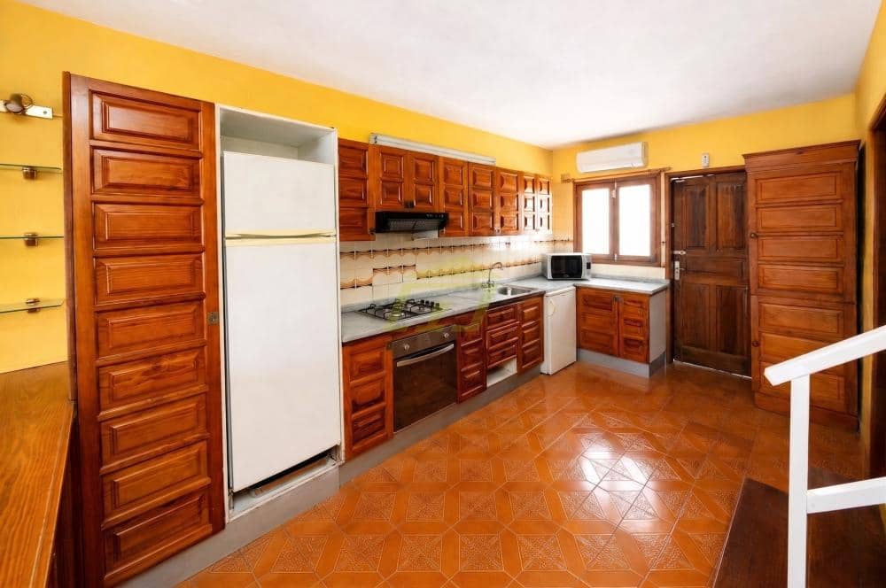 3 soverom Villa til salgs i Puerto del Carmen med garasje - € 385 000 (Ref: 10034849)