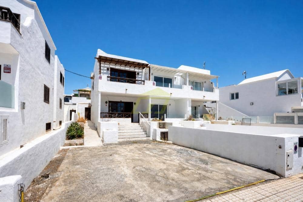 3 soverom Villa til salgs i Puerto del Carmen med garasje - € 385 000 (Ref: 10034849)