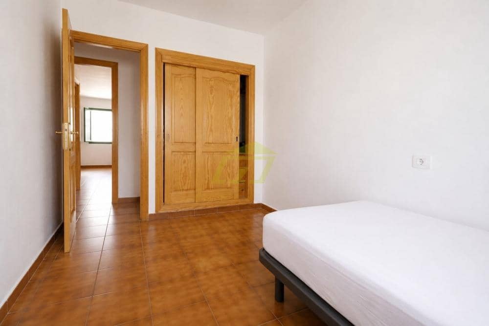 2 bedroom Apartment for sale in Puerto del Carmen with pool - € 265,000 (Ref: 10036315)