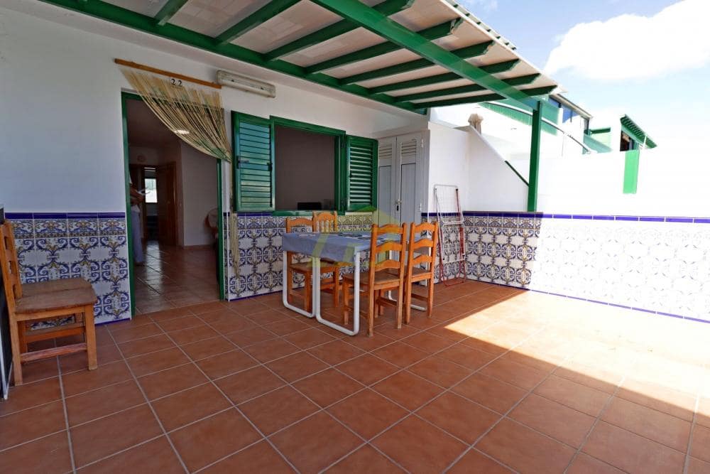 2 bedroom Apartment for sale in Puerto del Carmen with pool - € 265,000 (Ref: 10036315)