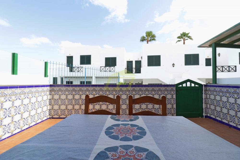 2 bedroom Apartment for sale in Puerto del Carmen with pool - € 265,000 (Ref: 10036315)