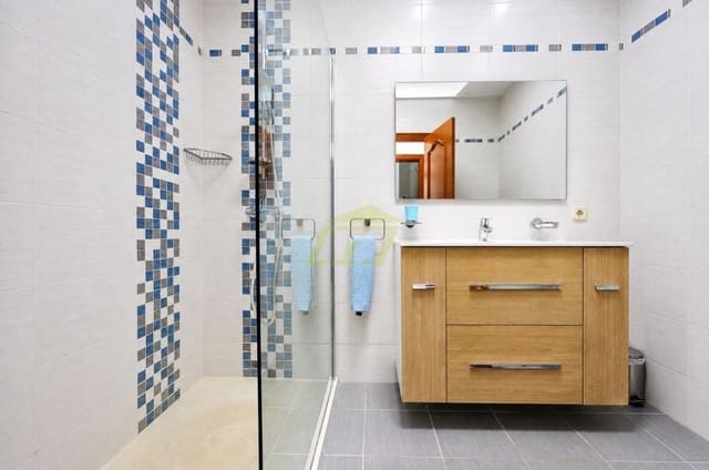 2 quarto Moradia para venda em Playa Blanca, Yaiza com piscina garagem - 425 000 € (Ref: 10040301)