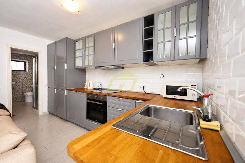 2 bedroom Apartment for sale in Puerto del Carmen with pool - € 199,000 (Ref: 10042452)