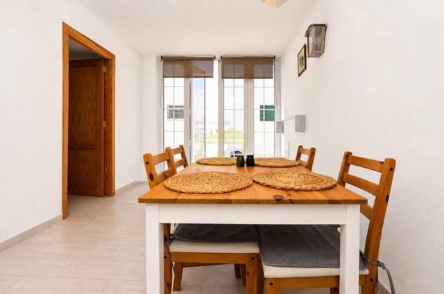 2 bedroom Apartment for sale in Puerto del Carmen, Tías with pool - € 199,000 (Ref: 10042452)