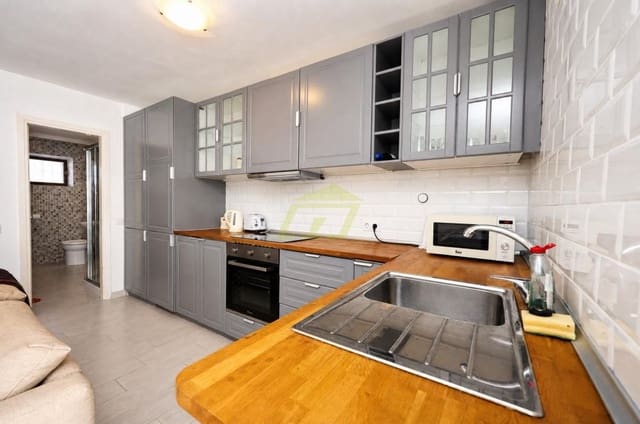 2 bedroom Apartment for sale in Puerto del Carmen, Tías with pool - € 199,000 (Ref: 10042452)