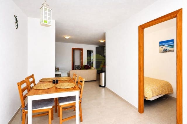 2 bedroom Apartment for sale in Puerto del Carmen, Tías with pool - € 199,000 (Ref: 10042452)