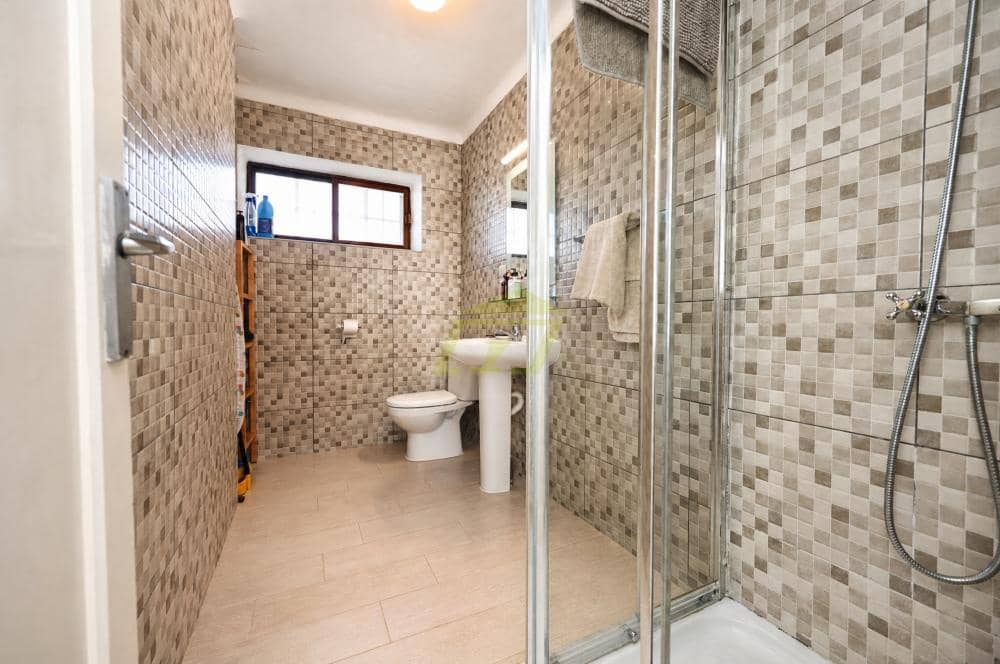 2 bedroom Apartment for sale in Puerto del Carmen with pool - € 199,000 (Ref: 10042452)