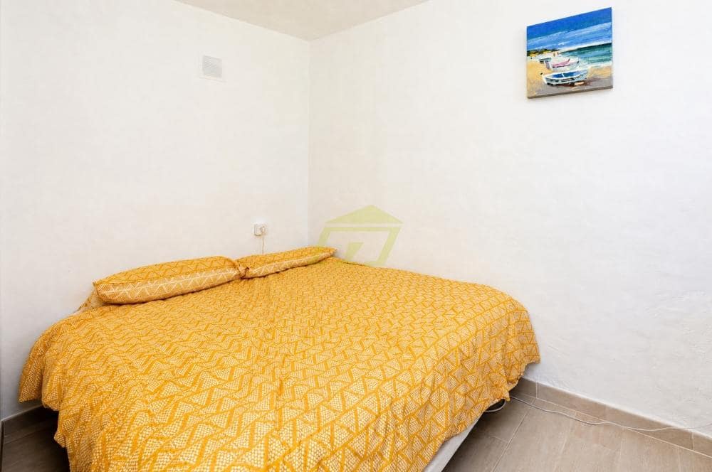2 bedroom Apartment for sale in Puerto del Carmen with pool - € 199,000 (Ref: 10042452)