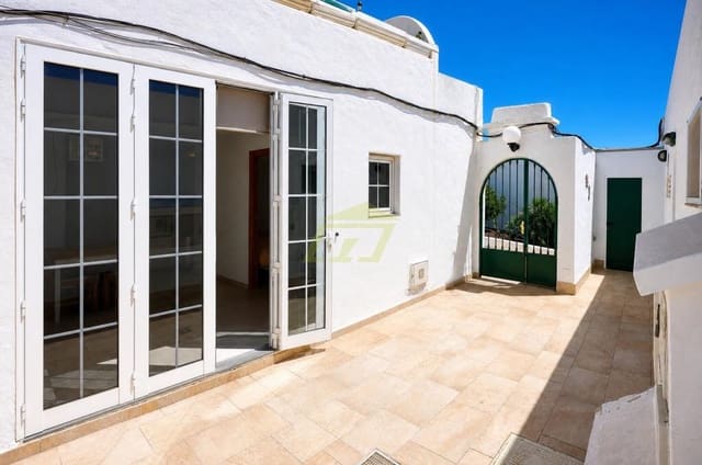 2 bedroom Apartment for sale in Puerto del Carmen, Tías with pool - € 199,000 (Ref: 10042452)