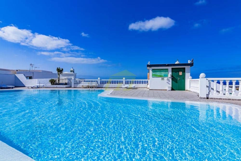 2 bedroom Apartment for sale in Puerto del Carmen with pool - € 199,000 (Ref: 10042452)