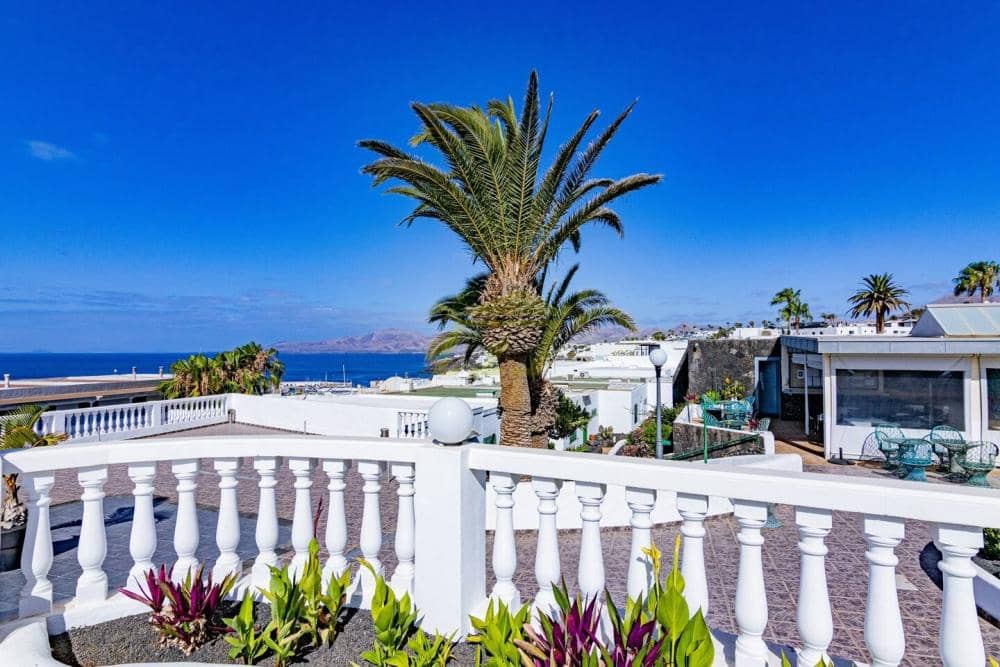 2 bedroom Apartment for sale in Puerto del Carmen with pool - € 199,000 (Ref: 10042452)