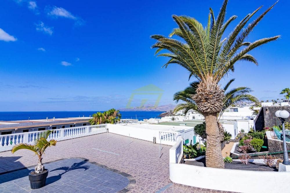 2 bedroom Apartment for sale in Puerto del Carmen with pool - € 199,000 (Ref: 10042452)