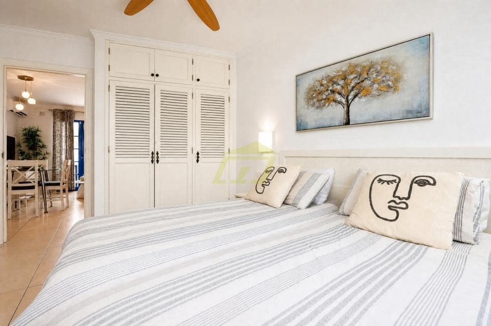 1 bedroom Apartment for sale in Puerto del Carmen with pool - € 235,000 (Ref: 10054604)