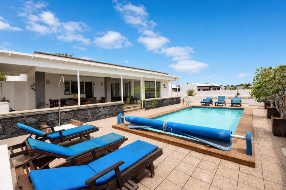 4 bedroom Villa for sale in Puerto Calero with pool garage - € 1,050,000 (Ref: 10061189)