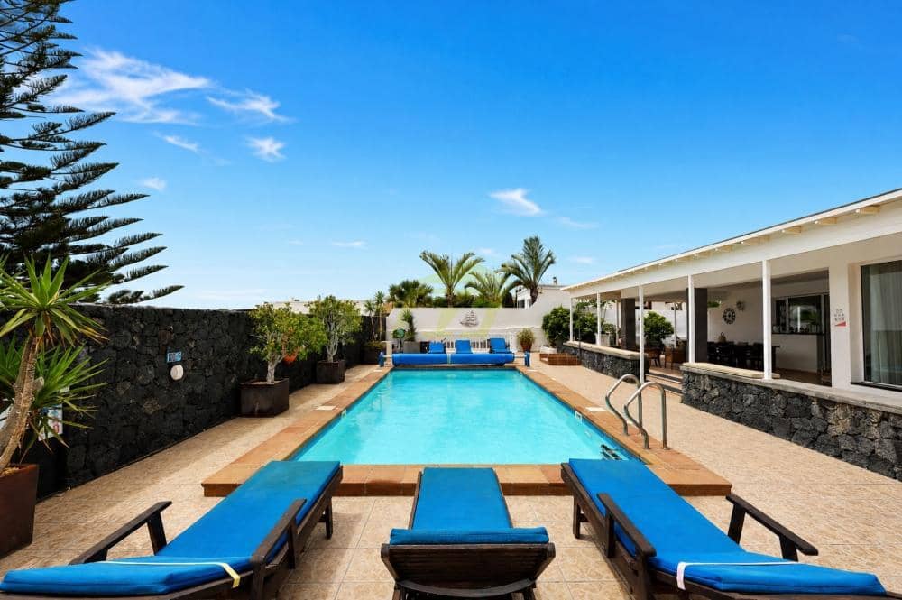 4 bedroom Villa for sale in Puerto Calero with pool garage - € 1,050,000 (Ref: 10061189)