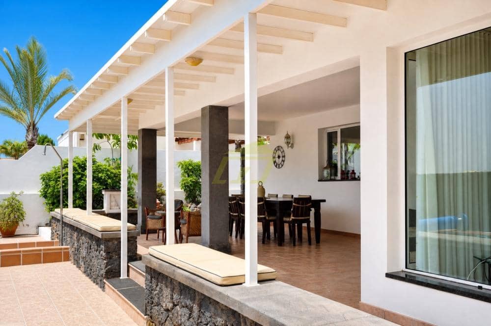 4 bedroom Villa for sale in Puerto Calero with pool garage - € 1,050,000 (Ref: 10061189)