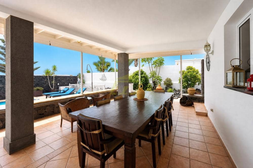 4 bedroom Villa for sale in Puerto Calero with pool garage - € 1,050,000 (Ref: 10061189)