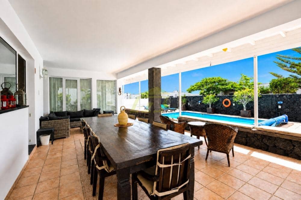 4 bedroom Villa for sale in Puerto Calero with pool garage - € 1,050,000 (Ref: 10061189)