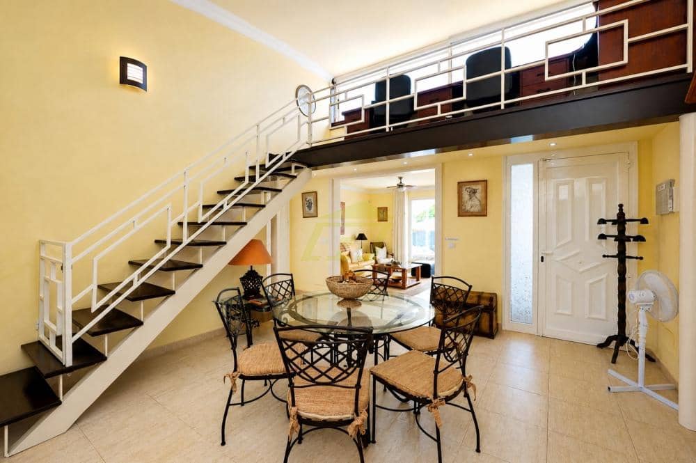 4 bedroom Villa for sale in Puerto Calero with pool garage - € 1,050,000 (Ref: 10061189)