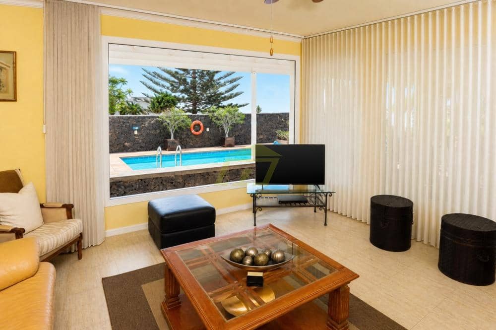 4 bedroom Villa for sale in Puerto Calero with pool garage - € 1,050,000 (Ref: 10061189)