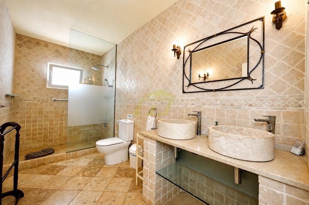 4 bedroom Villa for sale in Puerto Calero with pool garage - € 1,050,000 (Ref: 10061189)