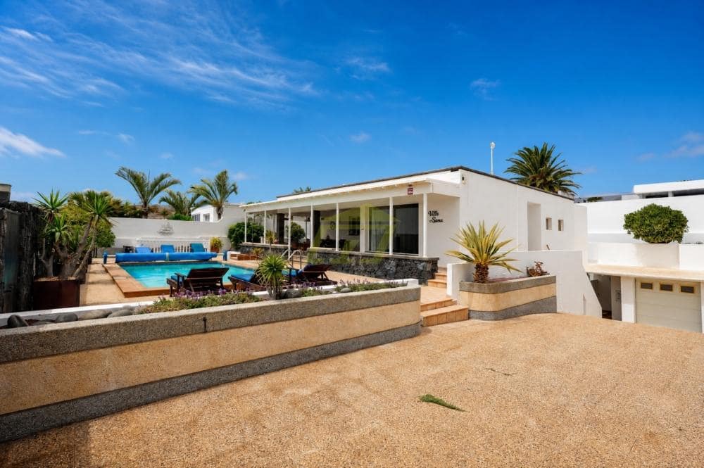 4 bedroom Villa for sale in Puerto Calero with pool garage - € 1,050,000 (Ref: 10061189)
