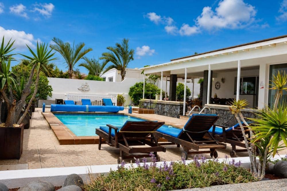 4 bedroom Villa for sale in Puerto Calero with pool garage - € 1,050,000 (Ref: 10061189)