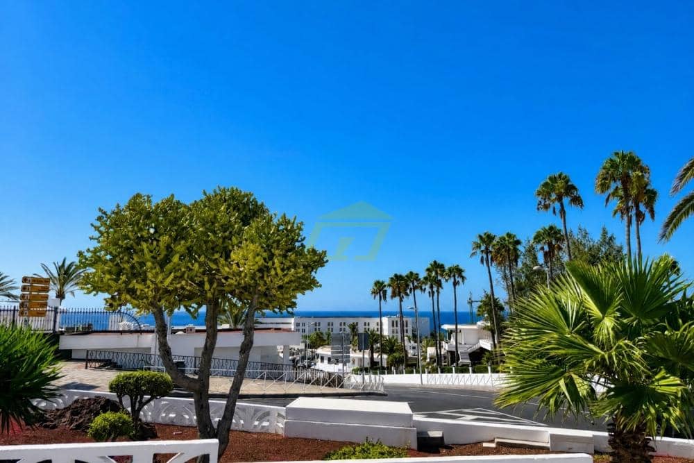 Bungalow de 2 habitaciones en Puerto del Carmen en venta con piscina - 399.000 € (Ref: 10061190)