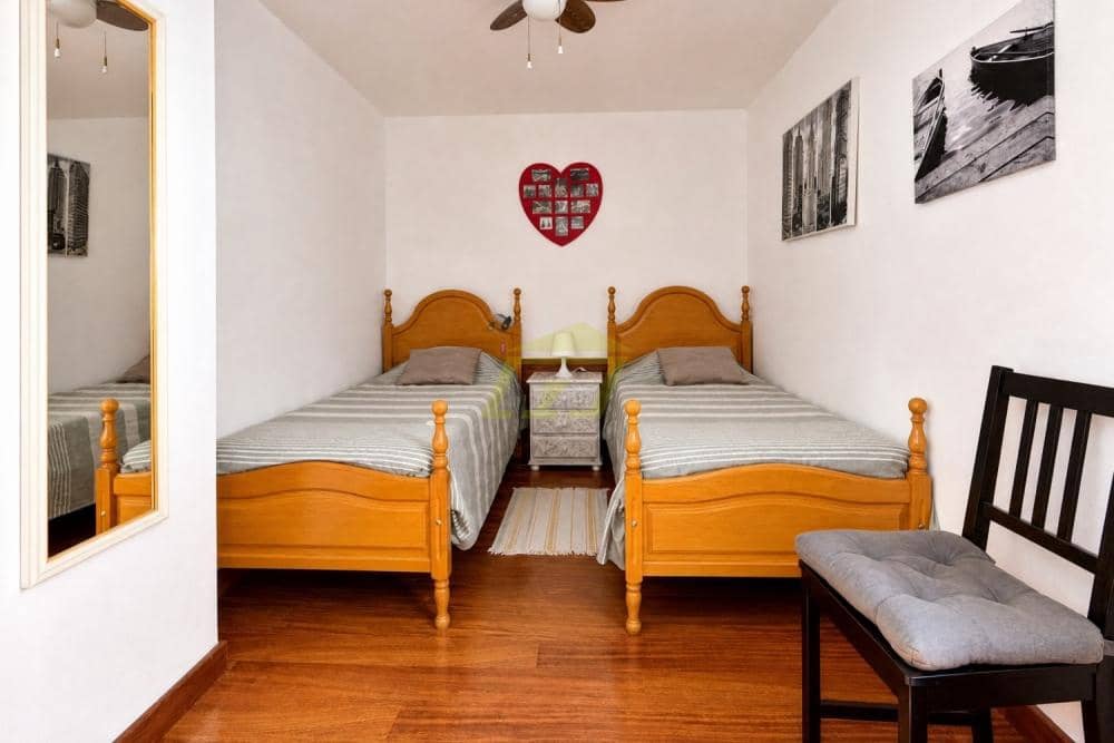 Bungalow de 2 habitaciones en Puerto del Carmen en venta con piscina - 399.000 € (Ref: 10061190)