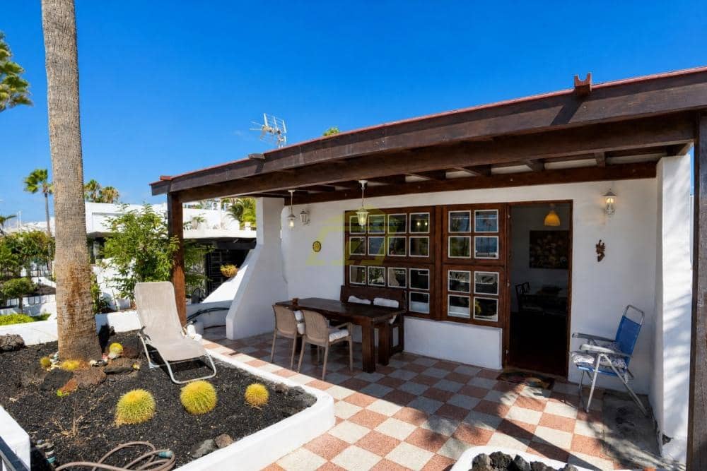 Bungalow de 2 habitaciones en Puerto del Carmen en venta con piscina - 399.000 € (Ref: 10061190)
