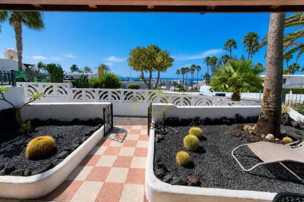 Bungalow de 2 habitaciones en Puerto del Carmen en venta con piscina - 399.000 € (Ref: 10061190)